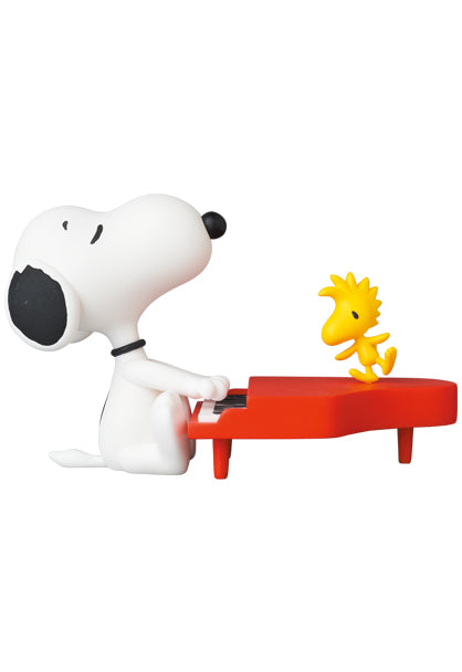 UDF Peanuts Series 13 Pianist Snoopy