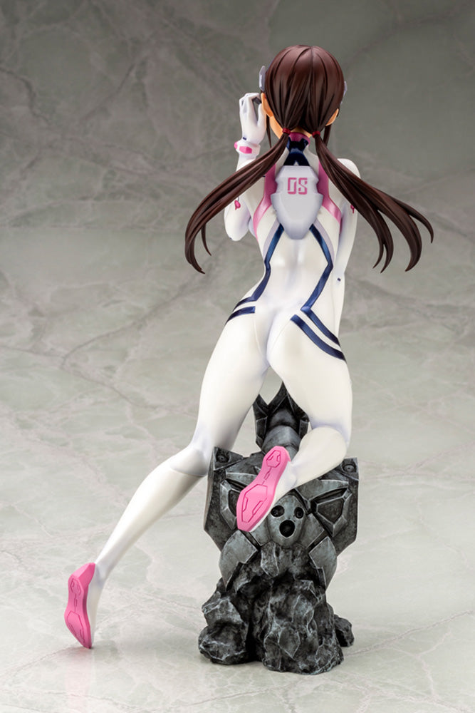 Mari Makinami Illustrious White Plugsuit ver.